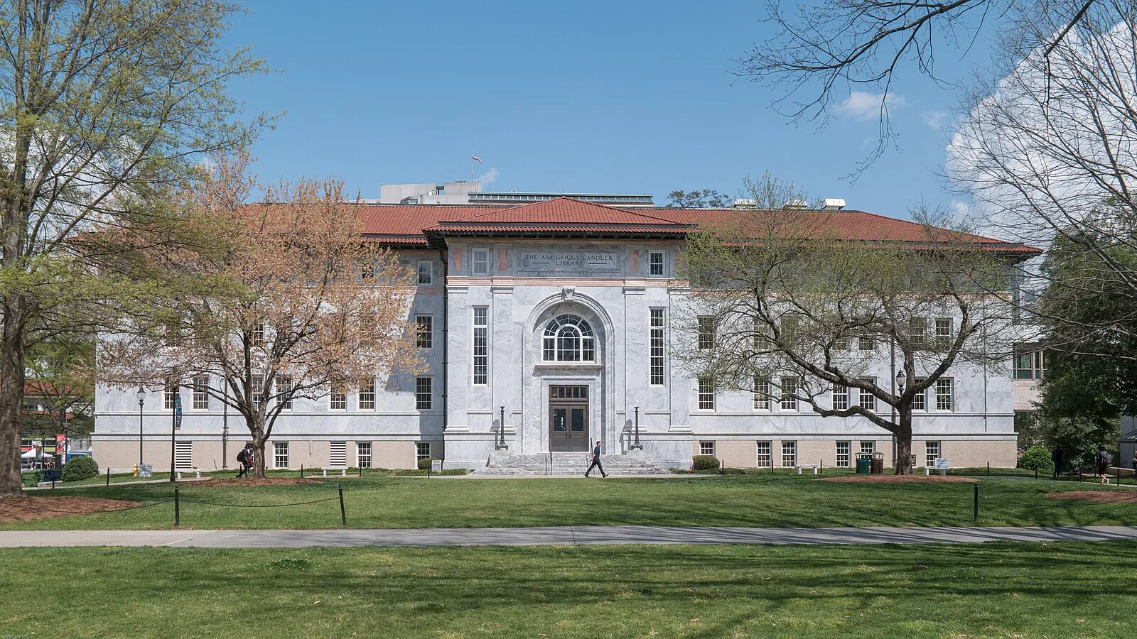 Emory 大学主校区 Quad 上的 Asa Griggs Candler 图书馆